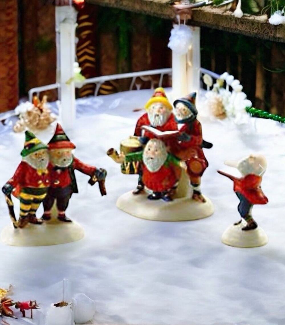 Vintage 1993 Dept 56. “Sing A Song For Santa” Heritage Village Accessory #5631-6